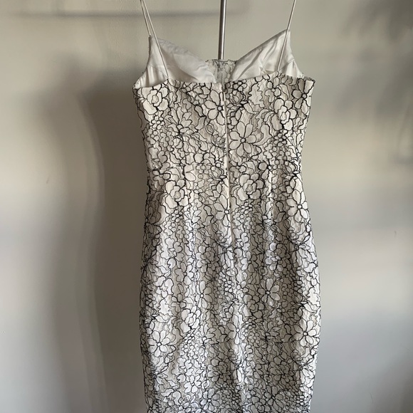 Ever New White MIDI Lace Dress. Size 0 - Picture 3 of 8